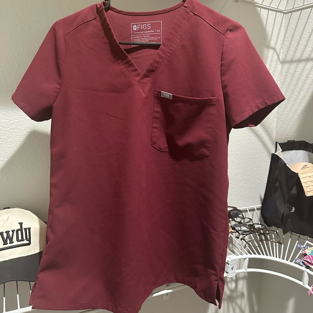 Figs scrub top